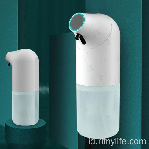 dispenser sabun tanpa sentuh yang terpasang di dinding